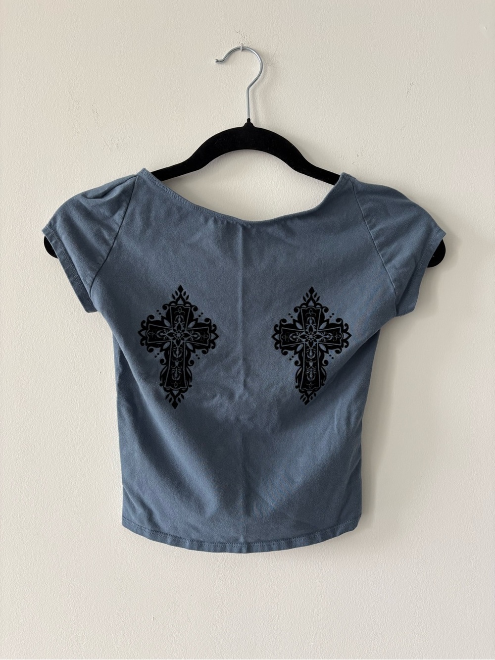 Kimchi Blue Y2K Low Back Gothic Cross Baby Tee X-Small